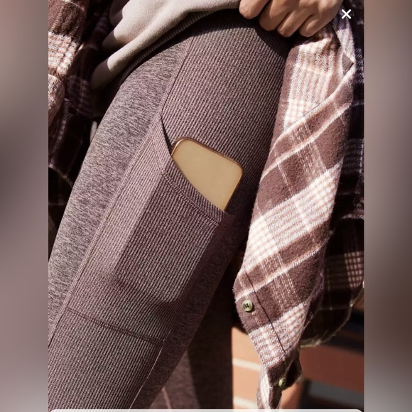 Offline By Aerie The Hugger Ribbed Pocket Legging in Relic - Picture 1 of 9